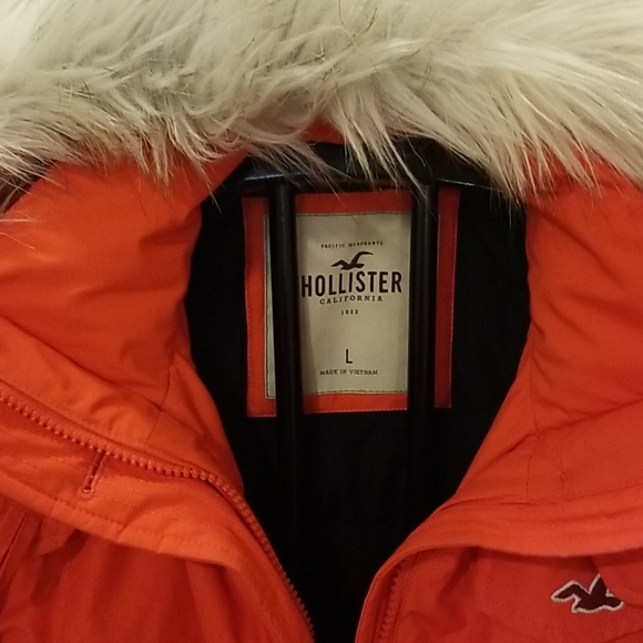 Hollister orange jacket with fur - Picture 4 of 4